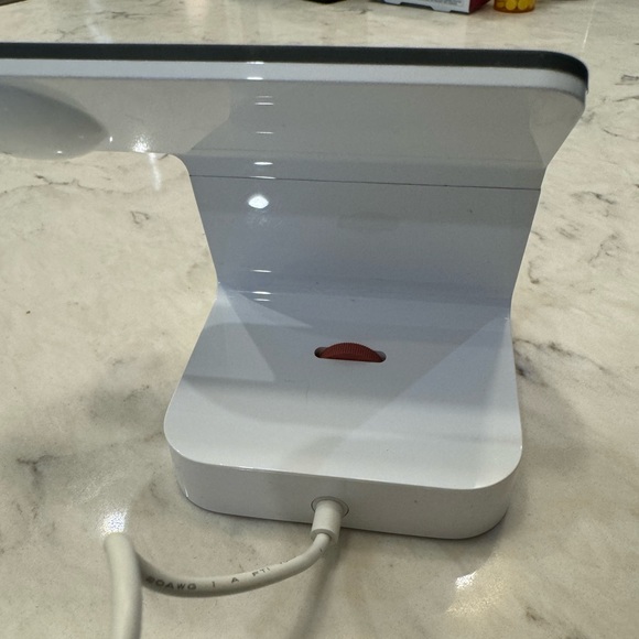 Belkin PowerHouse 2-in-1 iPhone & Apple Watch Charging Dock - White - Picture 4 of 8